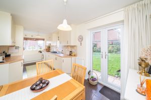 KITCHEN/DINER- click for photo gallery